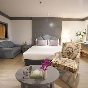 Jacuzzi Suite Room