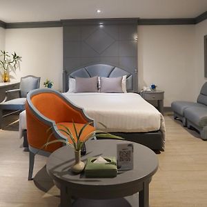 Corner Suite Room
